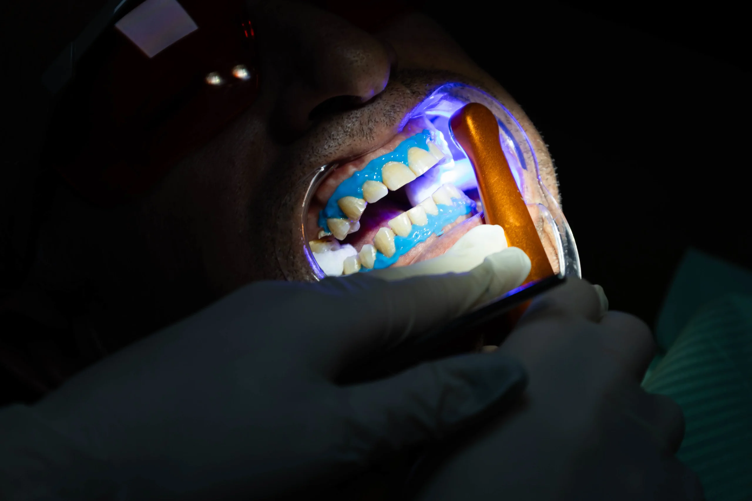 Interno di una clinica dentale in Albania con tecnologia digitale