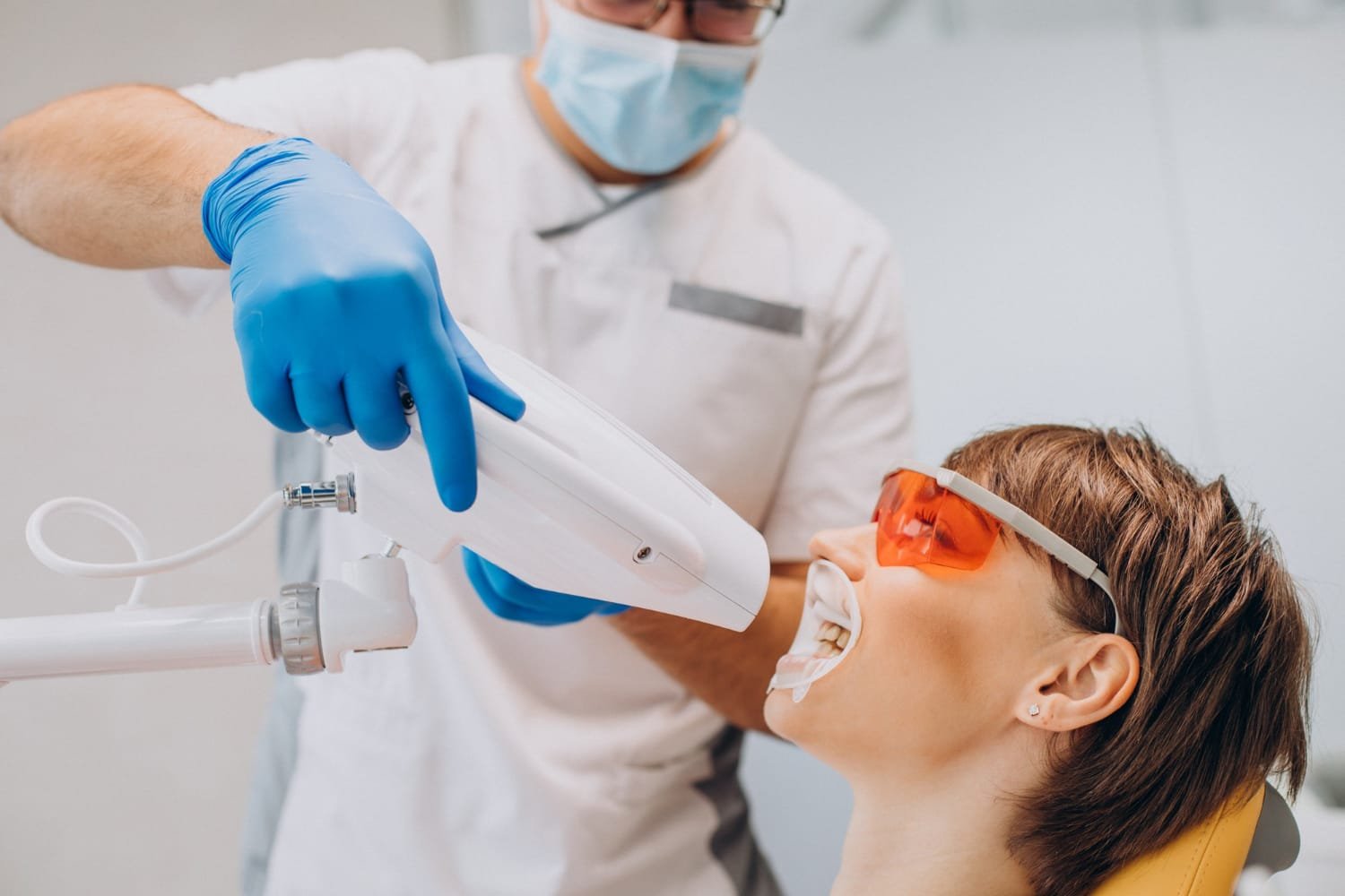 sbiancamento denti - golden dental clinic